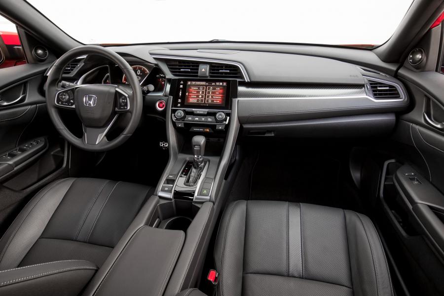 Торпедо Honda Civic Sport Touring Hatchback (FK7) 2016 года  (NA) (фото 19 из 55)